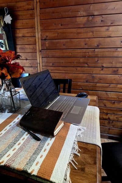 small cozy home office header image