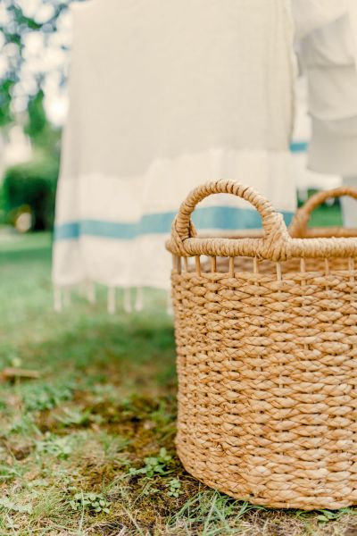 a mom making money doing laundry on the line